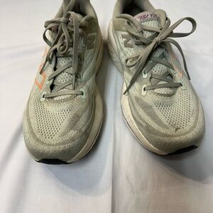 New Balance Women's sage green and Coral Athletic Shoes 9.5